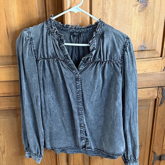 Rails Gray Ruffled Blouse - Picture 2 of 4